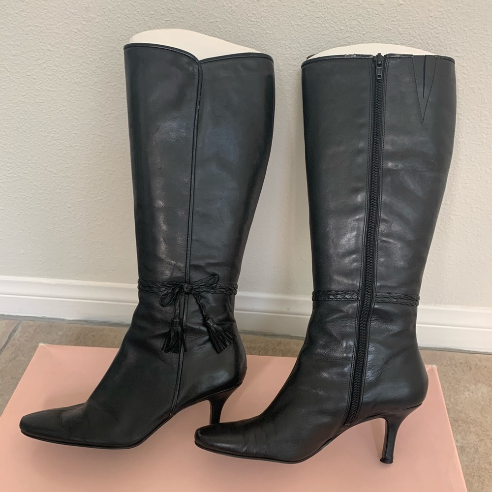 Black heeled boots